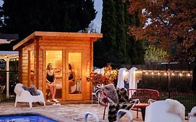 The Oriana Orange - Retro Hotel & Resort